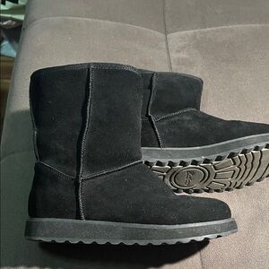 Sketchers Black Suede Boots size 5